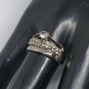Dazzling Silver Ring with Clear Stones